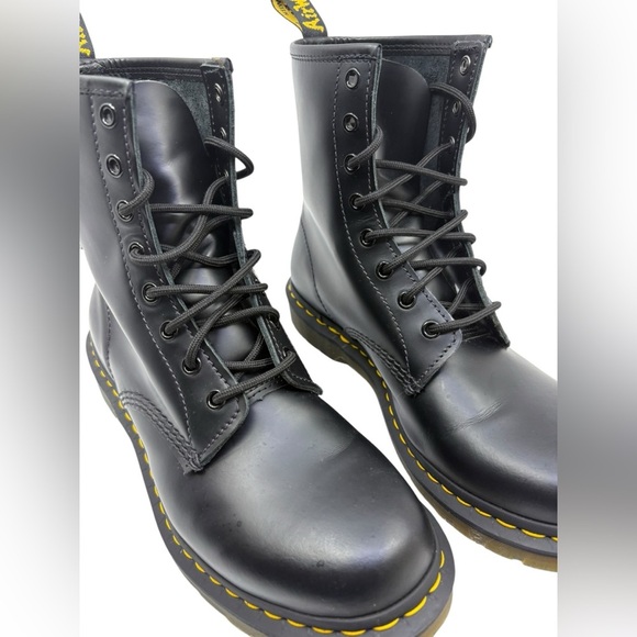 Like new! Dr. Martens 1460 smooth leather combat boots size 11 W/10 m - Picture 8 of 10
